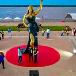 Sofía Vergara recibe reconocimiento con una estatua de 7 metros en su natal Barranquilla